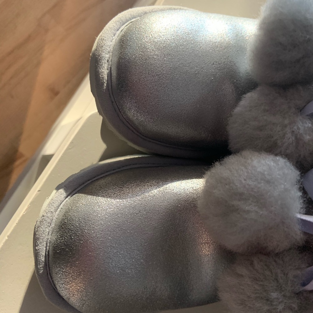 Ugg Gita Boots Girl Size 3 NWOB - Picture 3 of 7